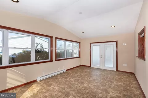 583 Hillcrest Dr, Frederick, MD 21703 photo 9