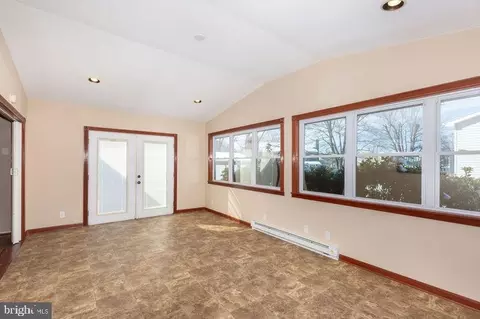 583 Hillcrest Dr, Frederick, MD 21703 photo 8