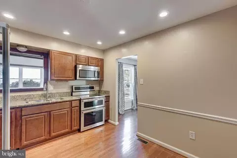 583 Hillcrest Dr, Frederick, MD 21703 photo 3