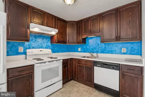 1322 Hillcrest Dr, Frederick, MD 21703 photo 4