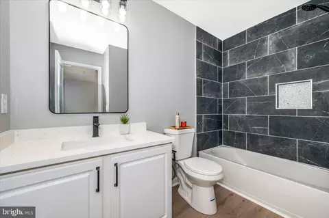Bath - 6357 Meandering Woods Ct, Frederick, MD 21701 photo 6 of 7
