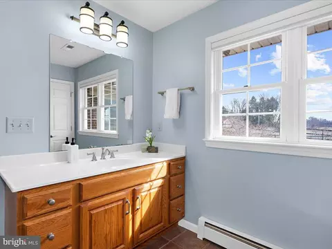 Bath - 7007 Sundays Ln, Frederick, MD 21702 photo 1 of 5
