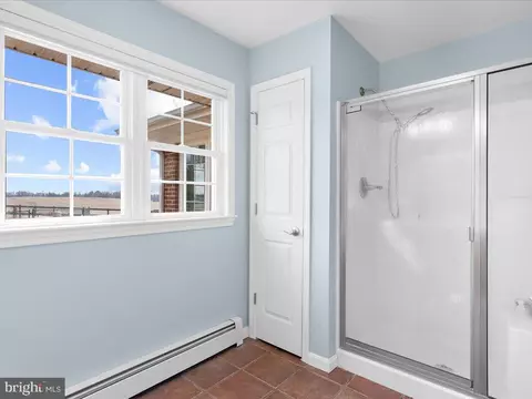 Bath - 7007 Sundays Ln, Frederick, MD 21702 photo 2 of 5