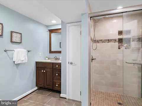 Bath - 7007 Sundays Ln, Frederick, MD 21702 photo 4 of 5