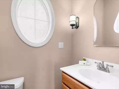 Bath - 7007 Sundays Ln, Frederick, MD 21702 photo 3 of 5