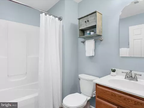 Bath - 7007 Sundays Ln, Frederick, MD 21702 photo 5 of 5