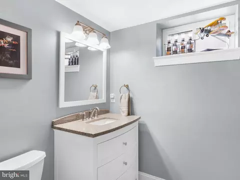 Bath - 2 Aa Norva Ave, Frederick, MD 21701 photo 3 of 4