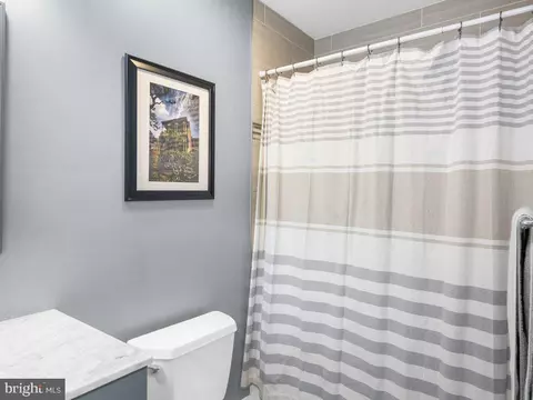 Bath - 2 Aa Norva Ave, Frederick, MD 21701 photo 2 of 4