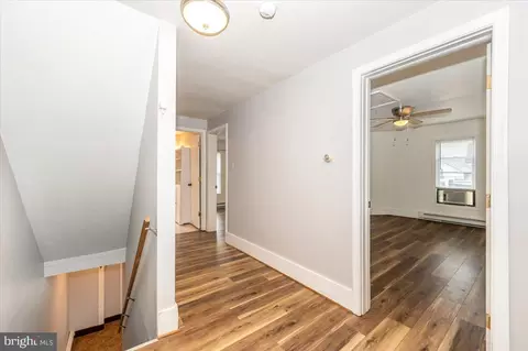 Entry Way - 319 E A St, Brunswick, MD 21716 photo 2 of 6