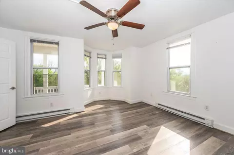 Living - 319 E A St, Brunswick, MD 21716 photo 5 of 11