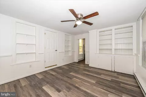 Living - 319 E A St, Brunswick, MD 21716 photo 10 of 11