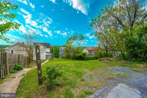 Exterior - 319 E A St, Brunswick, MD 21716 photo 6 of 11