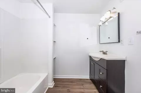 Bath - 319 E A St, Brunswick, MD 21716 photo 2 of 3