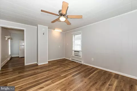 Living - 319 E A St, Brunswick, MD 21716 photo 2 of 11