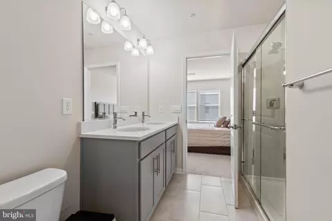 Bath - 411 Union St, Frederick, MD 21701 photo 3 of 3