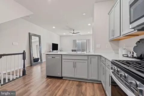 Entry Way - 411 Union St, Frederick, MD 21701 photo 5 of 9