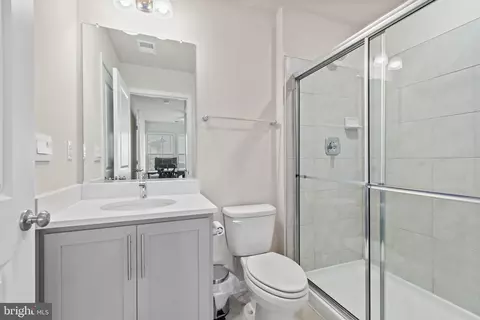 Bath - 411 Union St, Frederick, MD 21701 photo 2 of 3