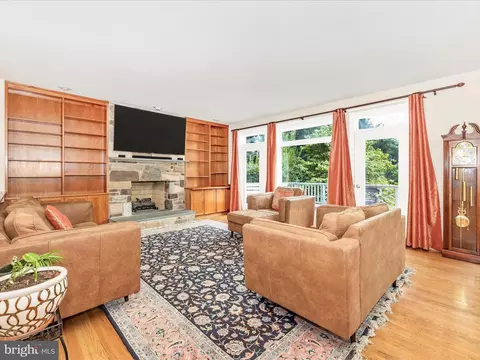 Living - 6015 White Flint Dr, Frederick, MD 21702 photo 6 of 10
