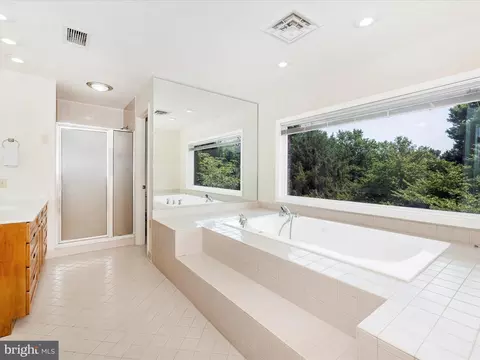 Bath - 6015 White Flint Dr, Frederick, MD 21702 photo 5 of 10