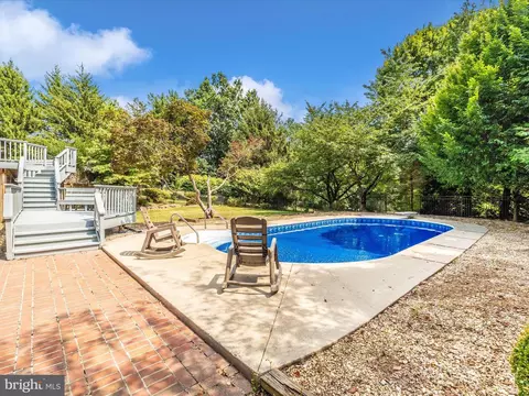 Exterior - 6015 White Flint Dr, Frederick, MD 21702 photo 4 of 14