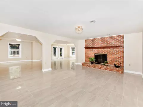 Living - 6015 White Flint Dr, Frederick, MD 21702 photo 9 of 10