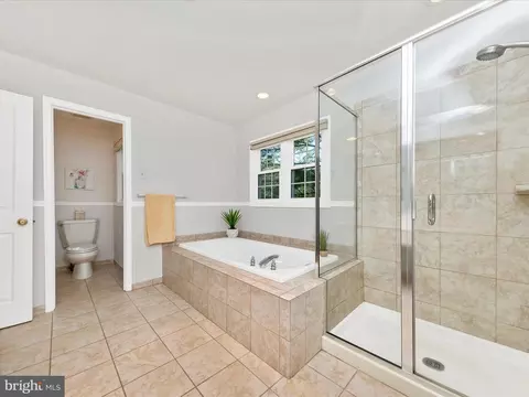 Bath - 2481 Five Shillings Rd, Frederick, MD 21701 photo 4 of 5