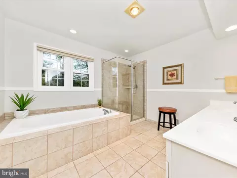 Bath - 2481 Five Shillings Rd, Frederick, MD 21701 photo 2 of 5