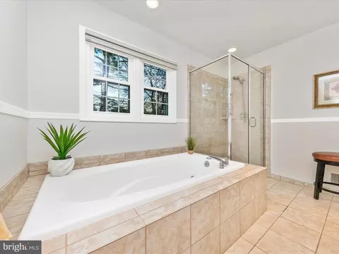 Bath - 2481 Five Shillings Rd, Frederick, MD 21701 photo 3 of 5