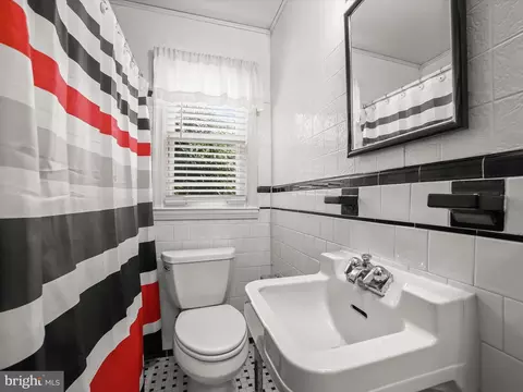 Bath - 111 Frederick Ave, Frederick, MD 21701 photo 1 of 4