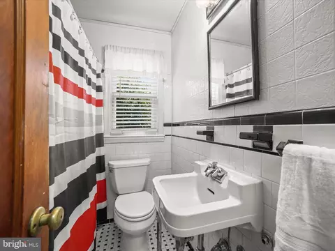 Bath - 111 Frederick Ave, Frederick, MD 21701 photo 2 of 4