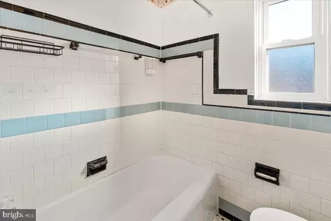 Bath - 1000 1006 7th St, Frederick, MD 21701 photo 3 of 15