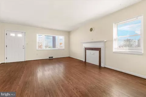 Living - 1000 1006 7th St, Frederick, MD 21701 photo 1 of 17