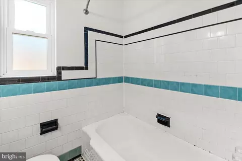 Bath - 1000 1006 7th St, Frederick, MD 21701 photo 7 of 15