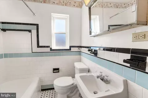 Bath - 1000 1006 7th St, Frederick, MD 21701 photo 4 of 15