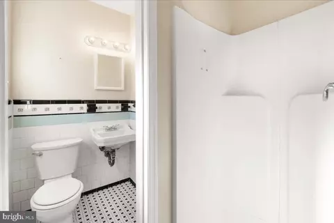 Bath - 1000 1006 7th St, Frederick, MD 21701 photo 8 of 15