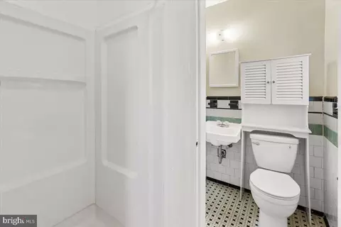 Bath - 1000 1006 7th St, Frederick, MD 21701 photo 5 of 15
