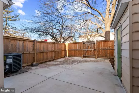 Exterior - 413 Shannon Ct, Frederick, MD 21701 photo 3 of 4