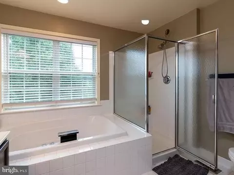 Bath - 222 Timber View Ct, Frederick, MD 21702 photo 2 of 2