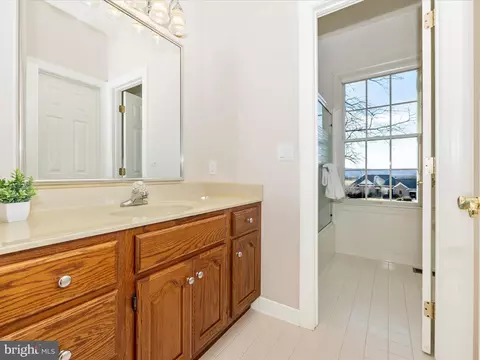 Bath - 7781 Coblentz Rd, Middletown, MD 21769 photo 4 of 8