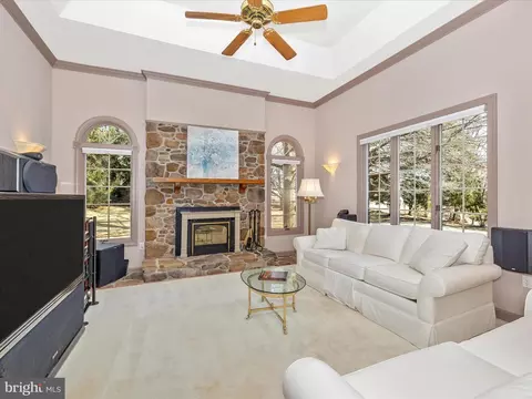 Living - 7781 Coblentz Rd, Middletown, MD 21769 photo 4 of 5