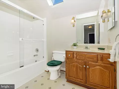 Bath - 7781 Coblentz Rd, Middletown, MD 21769 photo 7 of 8
