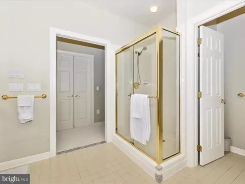 Bath - 7781 Coblentz Rd, Middletown, MD 21769 photo 3 of 8