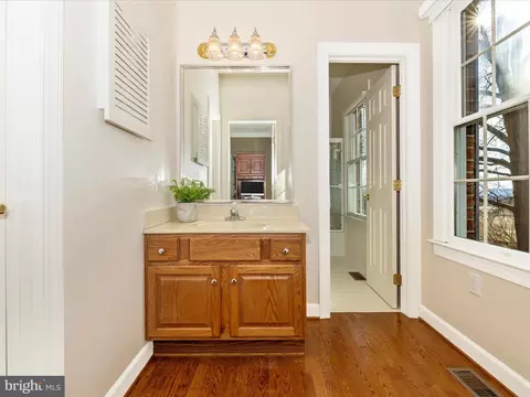 Bath - 7781 Coblentz Rd, Middletown, MD 21769 photo 6 of 8