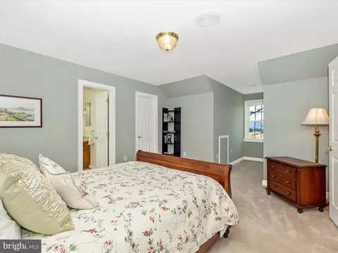Bedroom - 7781 Coblentz Rd, Middletown, MD 21769 photo 4 of 7