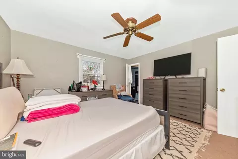 Bedroom - 4317 Dover Dr, Frederick, MD 21703 photo 4 of 9