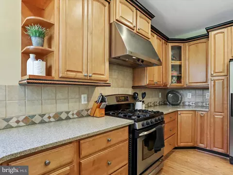 Kitchen - 6852 Fielding Ct, Frederick, MD 21703 photo 4 of 7