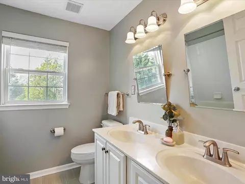 Bath - 6852 Fielding Ct, Frederick, MD 21703 photo 1 of 5