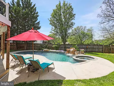 Exterior - 6852 Fielding Ct, Frederick, MD 21703 photo 11 of 15