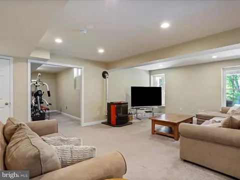 Living - 6852 Fielding Ct, Frederick, MD 21703 photo 2 of 3