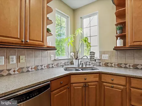 Kitchen - 6852 Fielding Ct, Frederick, MD 21703 photo 3 of 7
